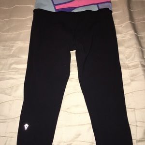 Girls ivivva Black Inside Out capris